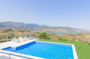 Cozy Chalet in El Gastor with Private Pool, El Gastor